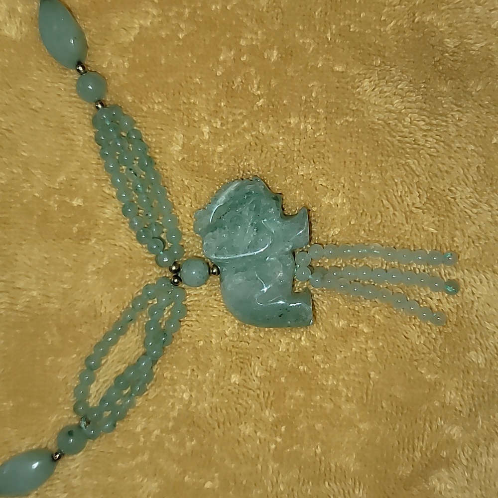 Vintage Beautiful Elephant Jade & 14k Gold  Necklace & Earrings